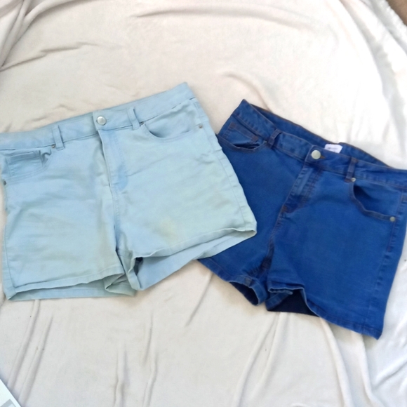 2 pair Ardene Basic Jean shorts - Picture 1 of 3